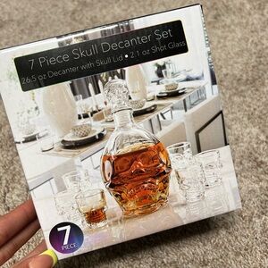 BRAND NEW 7 piece skull decantur set